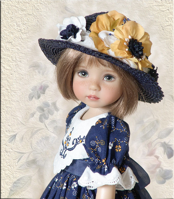 muñeca con sombrero